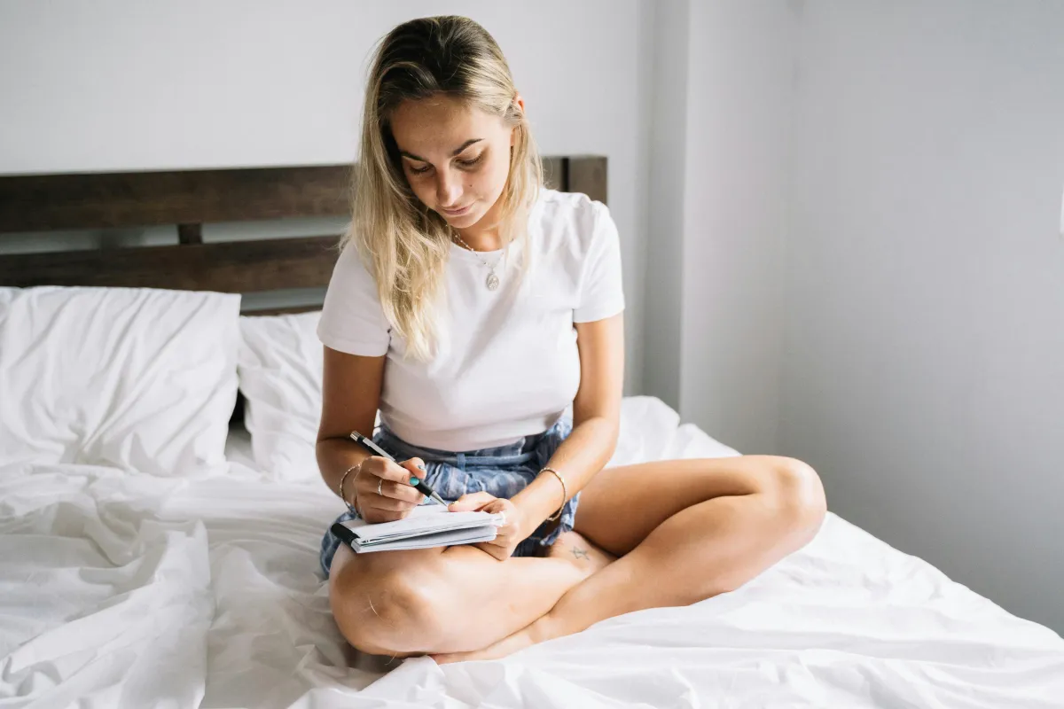 Private Journaling vs. Shared Journaling: Which Is Better for Your Relationship?